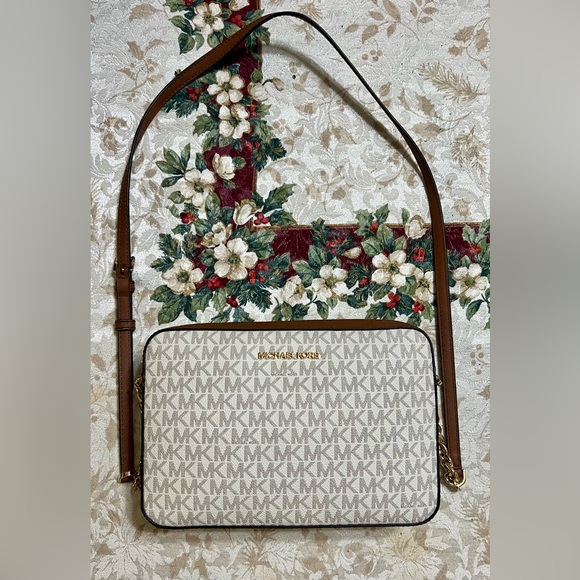 Michael Kors Jet Set Large Printed Logo Crossbody Bag -LIKE NEW CONDITION! - Picture 14 of 16